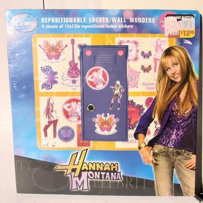Lot 370: Old Hannah Montana Locker/Wall Wonders Set