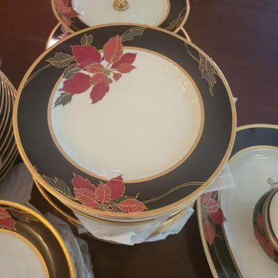 Mikasa China, L3467 Christmas Eve Lot