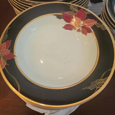 Mikasa China, L3467 Christmas Eve Lot
