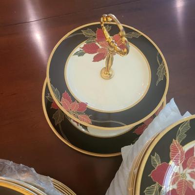 Mikasa China, L3467 Christmas Eve Lot