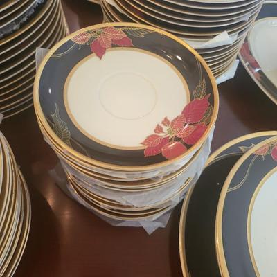 Mikasa China, L3467 Christmas Eve Lot