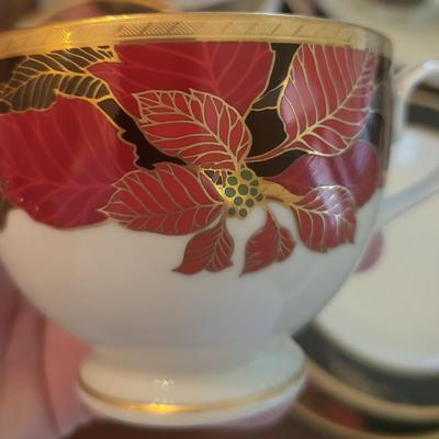 Mikasa China, L3467 Christmas Eve Lot