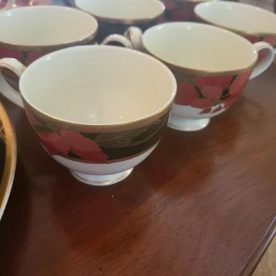 Mikasa China, L3467 Christmas Eve Lot