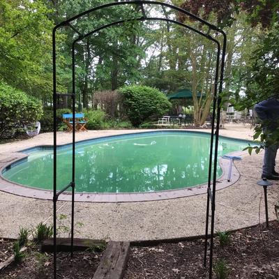 831 Metal Garden Archway / Trellis
