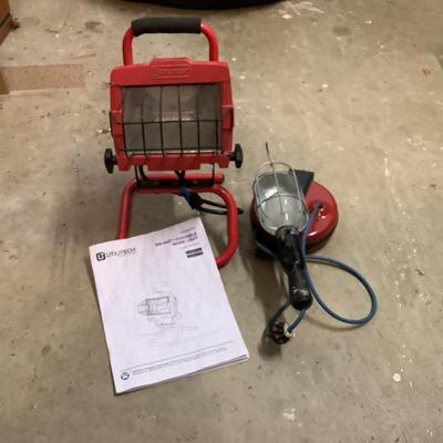 849 Utilitech 500 Watt Portable Work Light with Retractable Shop Light