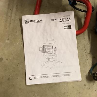 849 Utilitech 500 Watt Portable Work Light with Retractable Shop Light