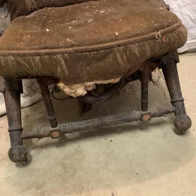 855 Antique Victorian Ornate Wooden Sitting Chair