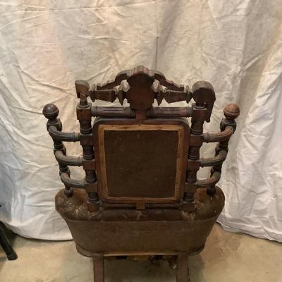855 Antique Victorian Ornate Wooden Sitting Chair