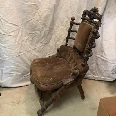 855 Antique Victorian Ornate Wooden Sitting Chair