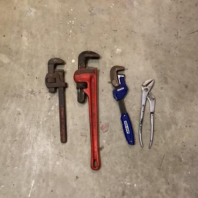 892 Lot of Pipe Wrenches