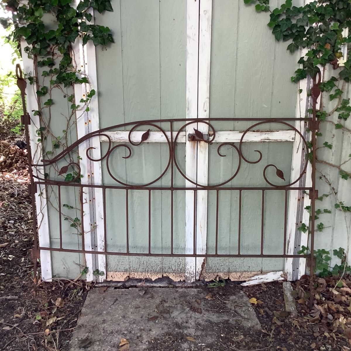 905 Vintage Wrought Iron Gate