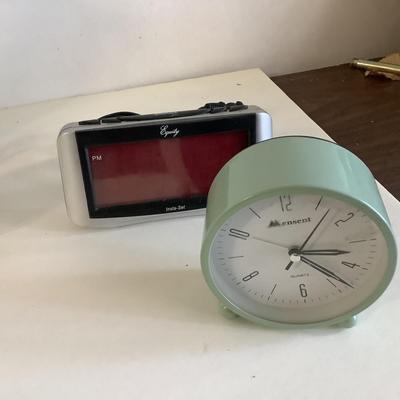 911 Lot of Alarm Clocks