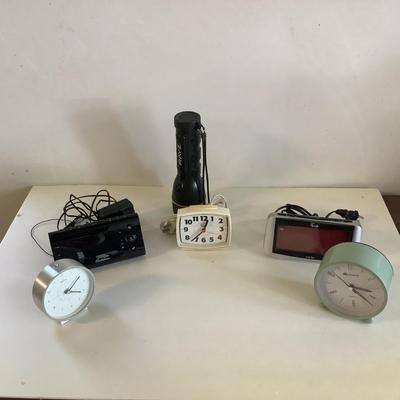911 Lot of Alarm Clocks
