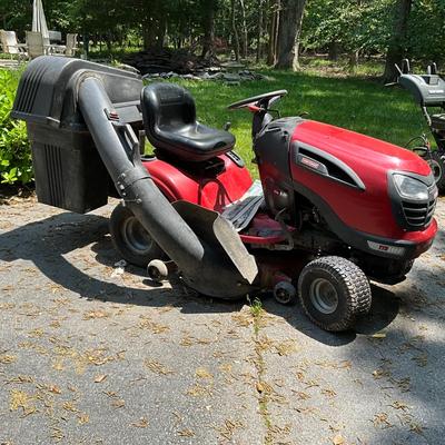 886 Craftsman Riding Lawn Mower with Bagger