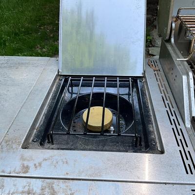 890 Large Kenmore Gas Grill