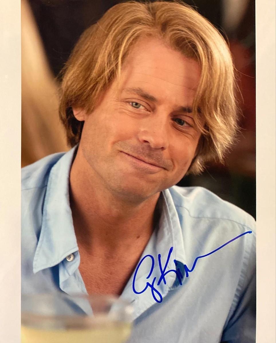 Stuck on You Greg Kinnear Signed Movie Photo | EstateSales.org