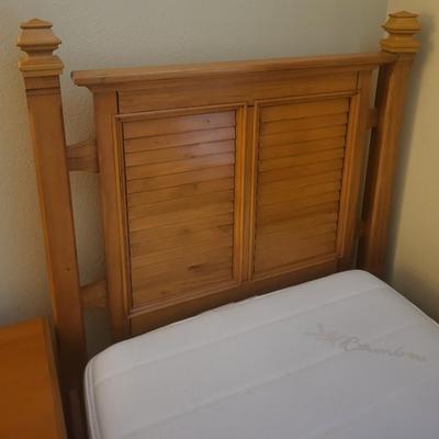 Holland House Twin Bed with Linen