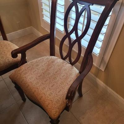 Dinning Table with 8 Chairs and Padding/Extensions