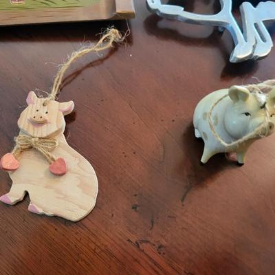 Pig Decor Lot