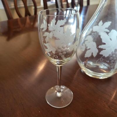 Decanter w/ 2 Cups