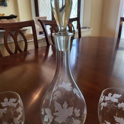 Decanter w/ 2 Cups