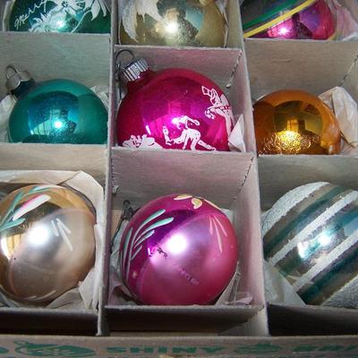 LOT 102 TWO BOXES OF WONDERFUL VINTAGE CHRISTMAS GLASS  ORNAMENTS
