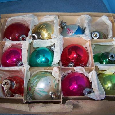 LOT 103 THREE BOXES OF WONDERFUL VINTAGE CHRISTMAS GLASS  ORNAMENTS