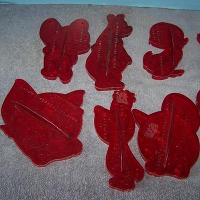LOT 111 TWO SETS GREAT VINTAGE TOM & JERRY COOKIE CUTTERS