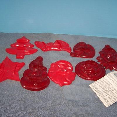 LOT 113 GREAT VINTAGE AUNT CHICK COOKIE CUTTERS WITH RECIPE/PAPER
