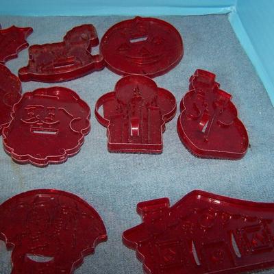 LOT 114 BUNCH OF GREAT VINTAGE RED PLASTIC HRM COOKIE CUTTERS