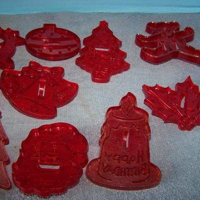 LOT 115 GREAT VINTAGE RED PLASTIC COOKIE CUTTERS
