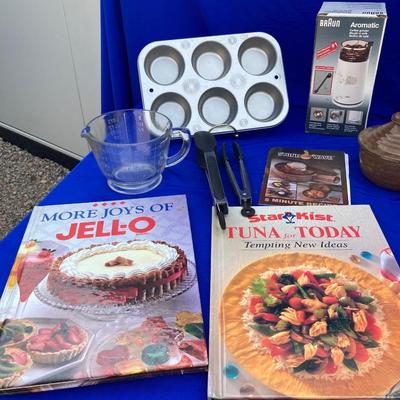 MORE GOOD KITCHEN STUFF, A NIB COFFEE GRINDER, COOL VINTAGE GLASS LIQUID MEASURER ,STONEWAVE  MICROWAVE DISH & MORE