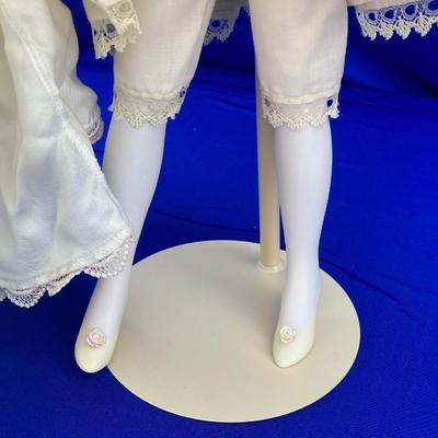 FRANKLIN MINT HEIRLOOM COLLECTIONS BRIDE AND GROOM