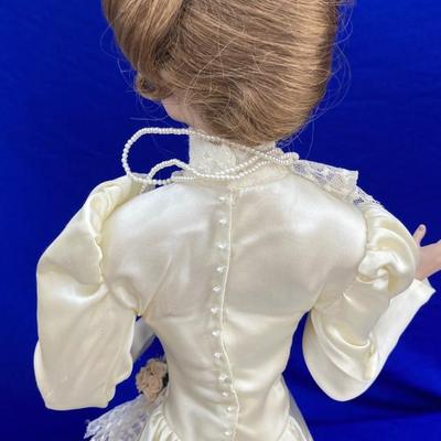 FRANKLIN MINT HEIRLOOM COLLECTIONS BRIDE AND GROOM