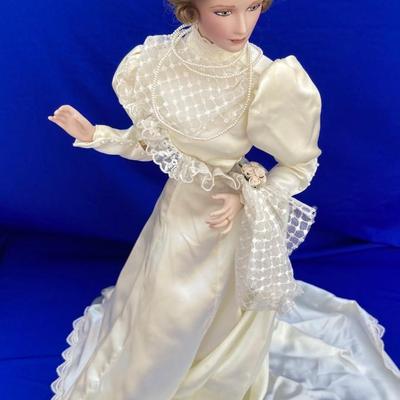 FRANKLIN MINT HEIRLOOM COLLECTIONS BRIDE AND GROOM