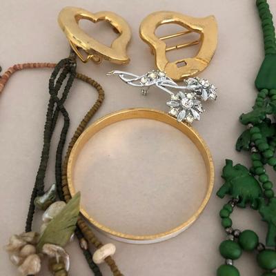 Various unique jewelry.
