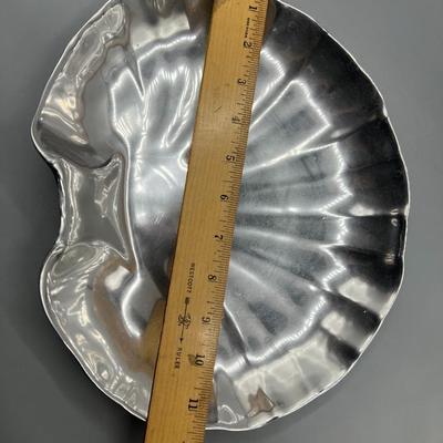 Vintage Wilton Armetale Pewter Scallop Shell Shaped Serving Dish Console Bowl