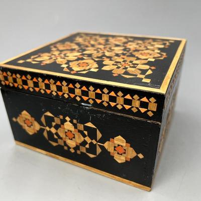 Vintage Tatar Russian Handmade Intricate Patern Inlaid Wooden Box