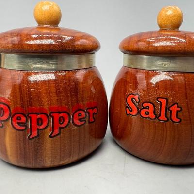 Vintage Claremore Oklahoma Home of Will Rogers Souvenir Bean Pot Salt & Pepper Shakers