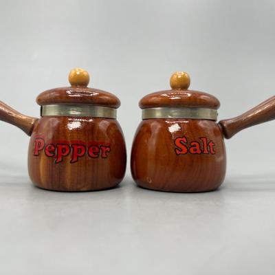 Vintage Claremore Oklahoma Home of Will Rogers Souvenir Bean Pot Salt & Pepper Shakers