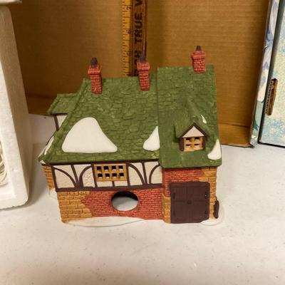 Department 56 â€œCOTTAGEâ€