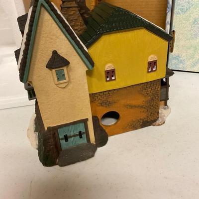Department 56 â€œTHE GRAPES INNâ€