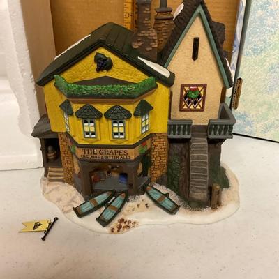 Department 56 â€œTHE GRAPES INNâ€