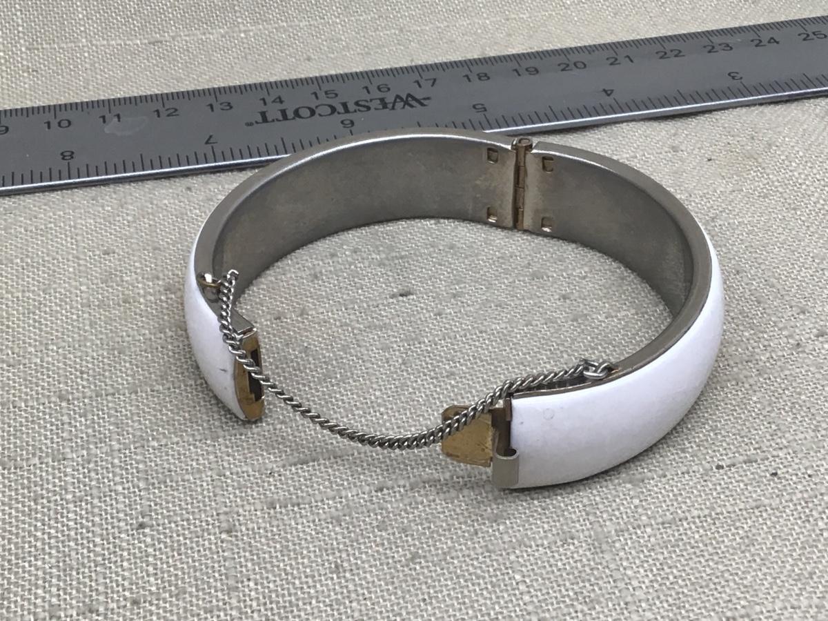 Vintage 70s White Enamel Hinged Bangle Bracelet Safety Chain Classic