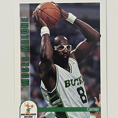 Milwaukee Bucks Moses Malone 1992 Skybox #130 trading card 