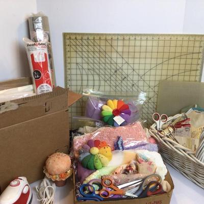 1125 Sewing Supply Lot