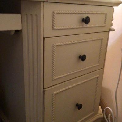 1120 Heirloom Chelsea Executive Desk