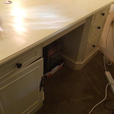 1120 Heirloom Chelsea Executive Desk