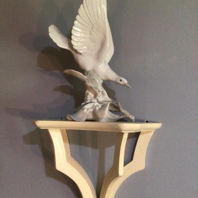1102 Lladro Turtle Dove Figure with Wall Shelf
