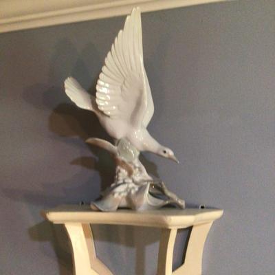 1102 Lladro Turtle Dove Figure with Wall Shelf